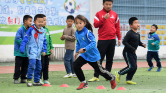 马上评｜AI时代，更要让孩子“身上有汗眼里有光”