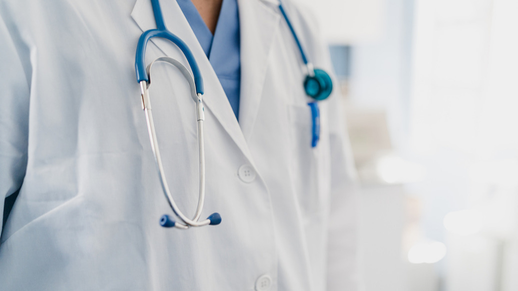 朱同玉委员建议：医生薪酬不得与创收挂钩，“不该开的刀不开”