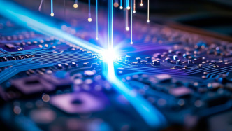 黄群慧委员：集成电路、工业母机等领域关键核心技术亟待突破