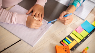 贺丹委员：切实减轻家庭教育焦虑，缓解“不敢生”的问题