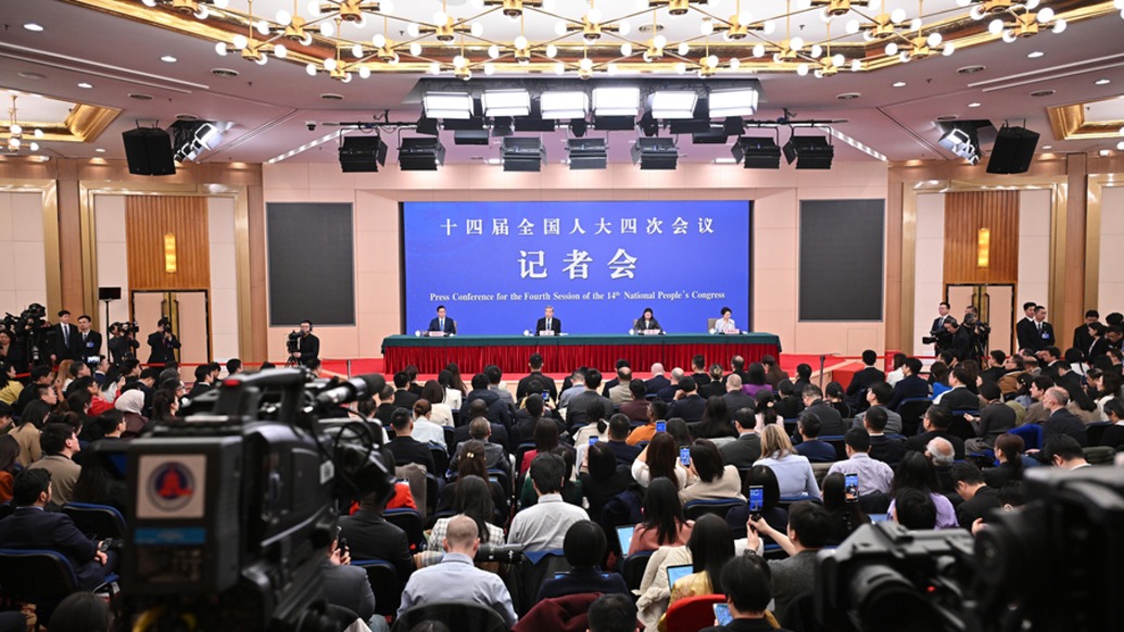 两会外长会丨王毅：希望菲律宾展现应有担当，为促进地区和平稳定发挥积极正面作用