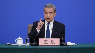 两会外长会｜王毅回应特朗普提“中美共治”：中国不走国强必霸老路