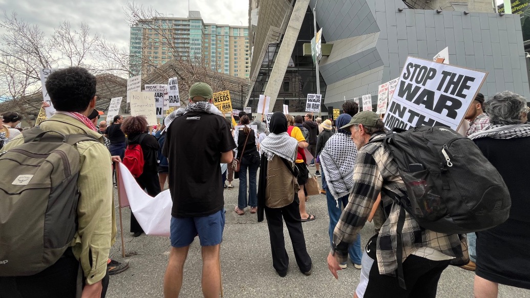 美國多地舉行抗議活動，要求政府停火止戰(zhàn)