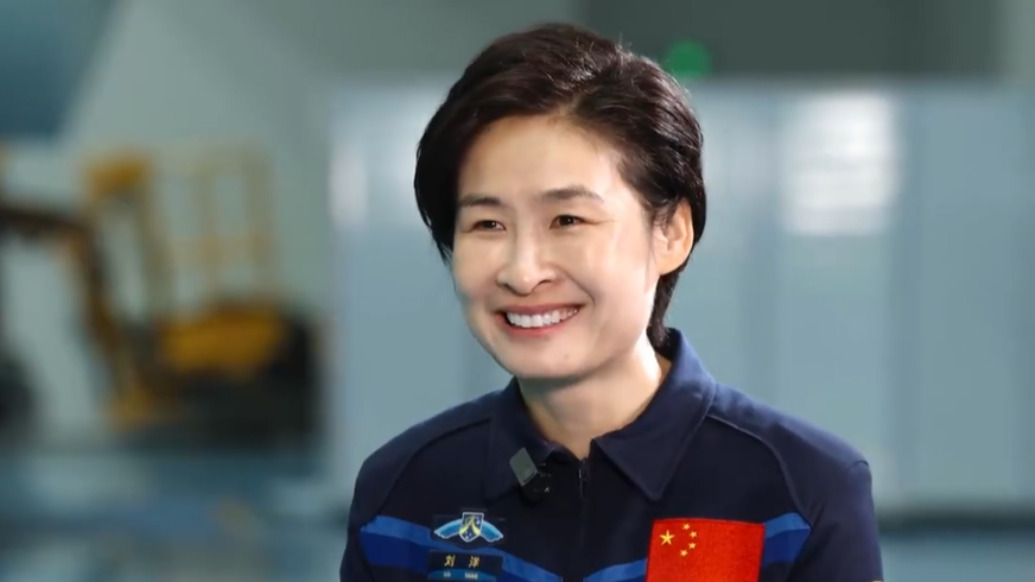 我国首飞女航天员刘洋向广大女性致以节日祝福