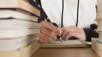 规范教辅征订与校服购买，海南陵水明确工作禁令、公布监督举报渠道