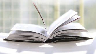 人民日报：把读“有字书”和读“无字书”结合起来