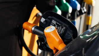 国际油价突破每桶100美元，为2022年以来首次