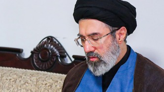 新聞人物丨伊朗新任最高領(lǐng)袖穆杰塔巴·哈梅內(nèi)伊