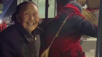 90歲奶奶凌晨乘公交賣菜，湖北荊門公交回應(yīng)屬實：系菜農(nóng)專線
