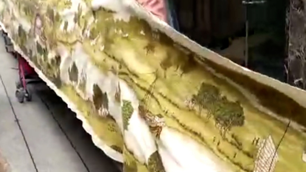 7年500萬針，女子繡出22米長的十字繡《清明上河圖》