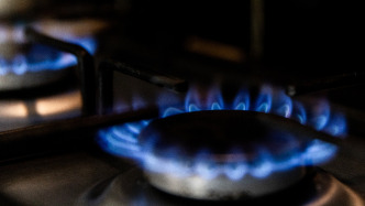 中东局势致欧洲天然气价格急剧飙升70%，英国储气量告急