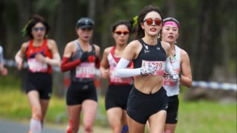 特写｜女子半马的跑道，可不只是美丽的风景线