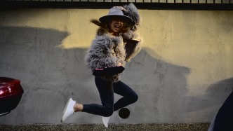 沒上戀綜卻火了，她50歲還是最酷的“上海少女”