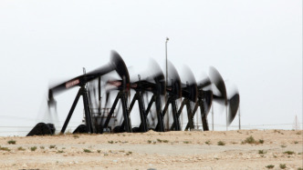 能源安全焦虑加剧：伊朗局势推高油价，或成全球能源转型催化剂？