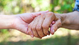 “試管嬰兒第一股”后，錦欣集團(tuán)名下錦欣康養(yǎng)沖擊港交所IPO：聚焦80歲以上高齡老人