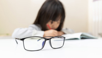 两会专访｜近视低龄化如何破解？林顺潮代表：协同发力减少儿童使用电子产品时长