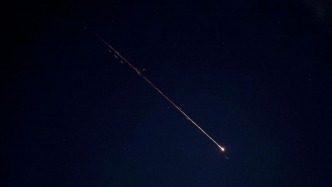 伊朗称霍梅因地区一学校遭美导弹袭击