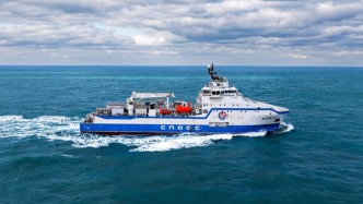 我国首艘自主设计建造的集成式大型压裂船交付