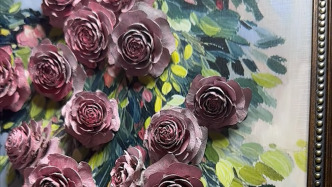 捡拾松果作画，青岛姑娘让果实变身“永不凋谢的花”