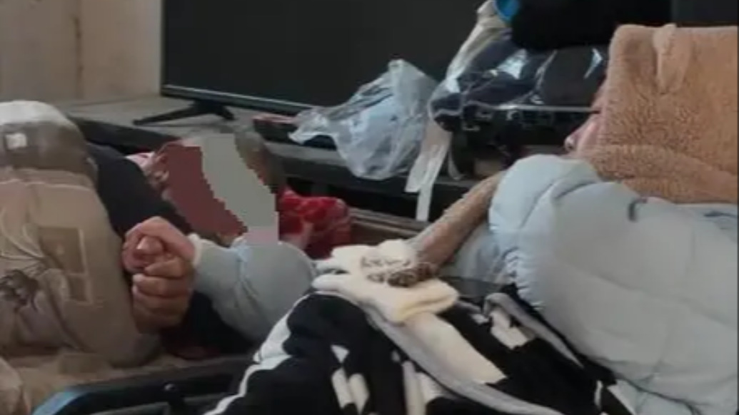 怕没人照顾她，患癌老伯离世前把27岁瘫痪养女送入养老院