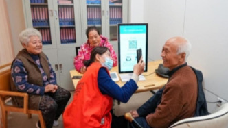 【讲习所·习近平的两会时间】建设健康中国 习近平强调“两个坚定不移”