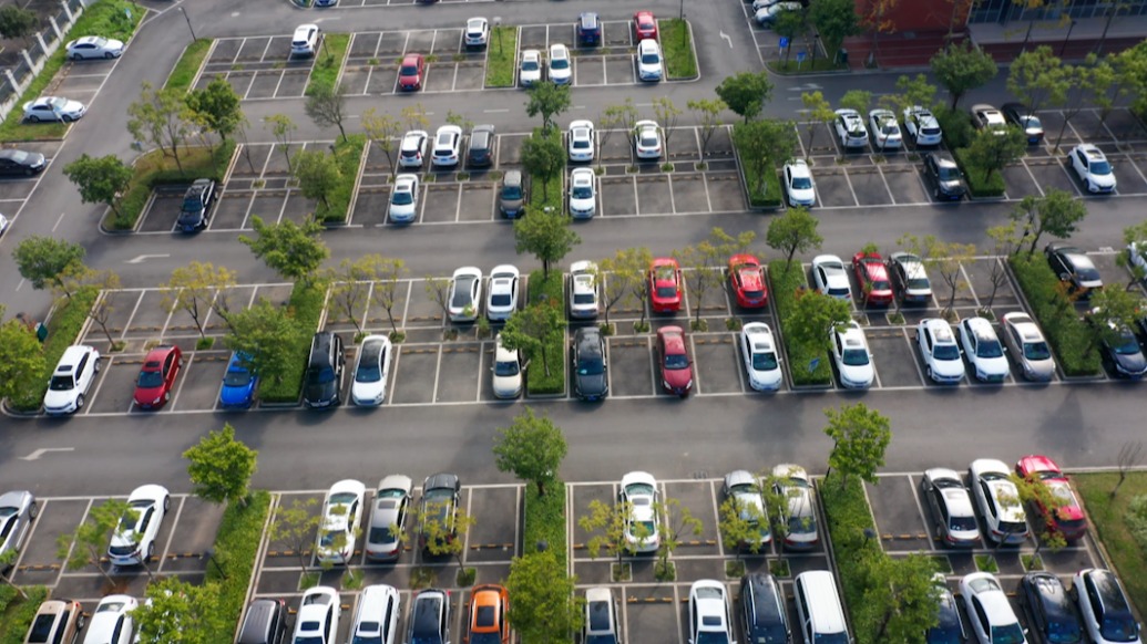 代表建議全面推行節(jié)假日公共停車免費