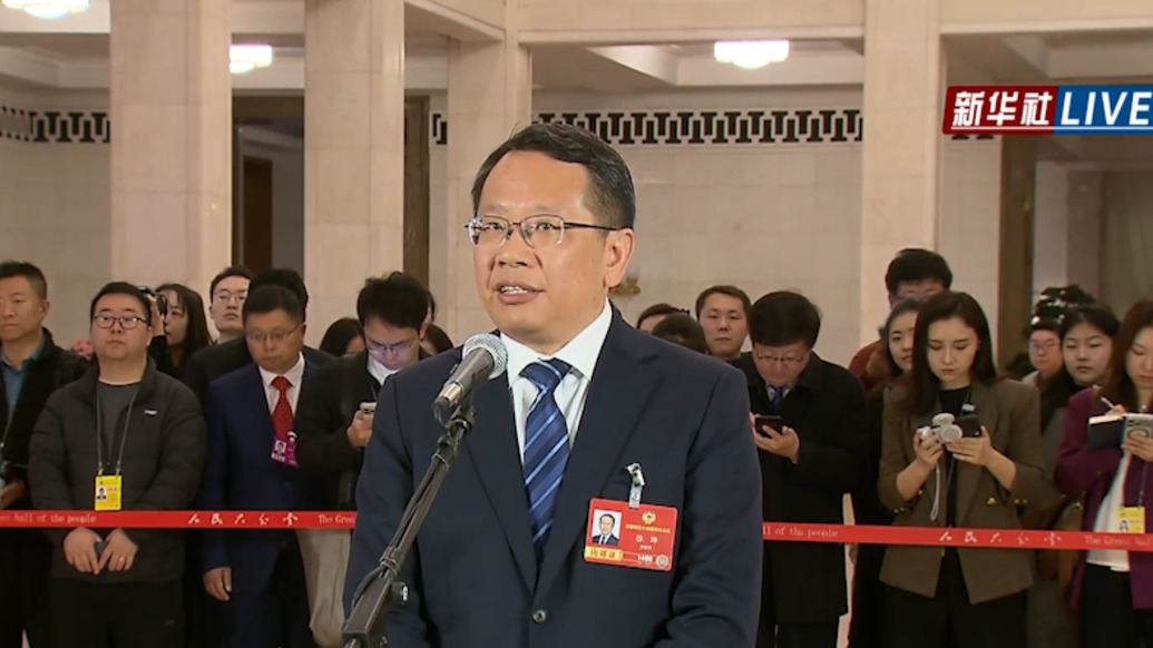 徐坤委员：AI让教师从知识的权威变成了学生成长的向导