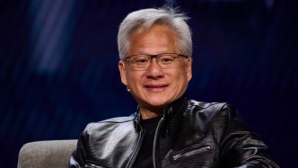 黄仁勋罕见发文：AI正如电力一样不可缺少，仍需数万亿美元投资基建