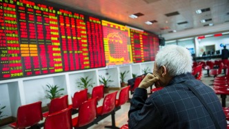 A股三大股指收涨：新能源赛道爆发，两市成交2.5万亿元