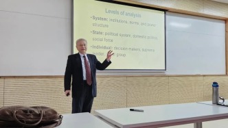 阎学通教授赴印开展多项学术交流，与苏杰生讨论未来AI发展