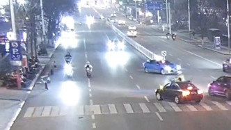 深夜有人报警“我要闯红灯”，铁骑开道护送伤者就医