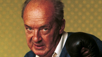 每個(gè)嚴(yán)肅作家都有寫(xiě)一本暢銷(xiāo)書(shū)的沖動(dòng)