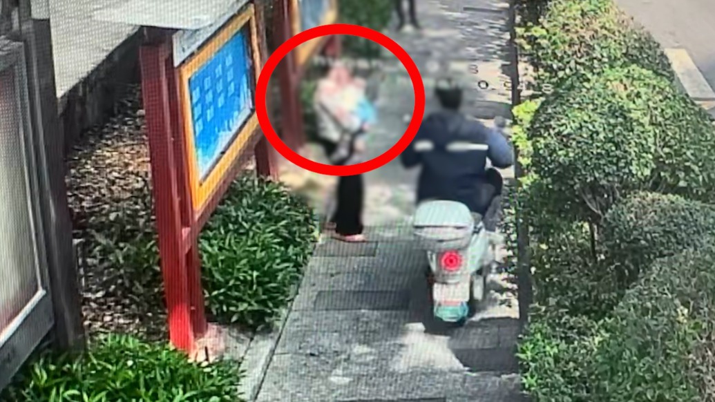 孙子高烧惊厥奶奶急得大哭，网格员化身“骑士”送医