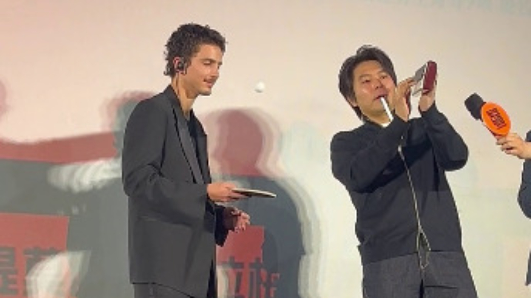 提莫西·查拉梅和阿鲲，用乒乓一起合奏了《舌尖上的中国》