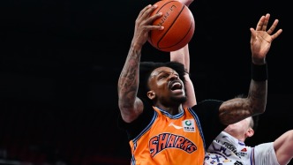 古德温滞留卡塔尔险些错过比赛，卢伟叮嘱其安全第一