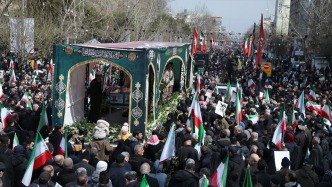 伊朗民眾悼念美以襲擊中遇害的伊朗高級軍事指揮官