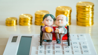 乘勢而上｜專訪鄭功成：應盡快積極、理性地提高農民養(yǎng)老金水平，要聚焦高齡農民