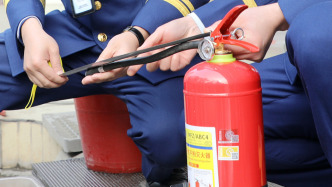 四川盐亭县消防救援局：有人假冒消防员检查推销产品，遇到请报警