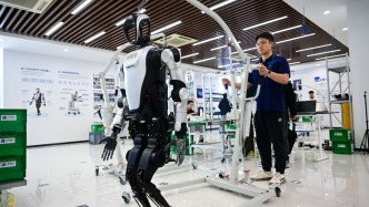 经济日报社论：实干担当书写奋斗新篇