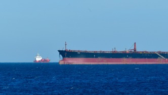 美國(guó)發(fā)放30天許可證平抑油價(jià)：各國(guó)可購(gòu)買滯留海上的俄羅斯石油