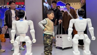 人形機(jī)器人沖刺“萬臺(tái)交付”，供應(yīng)鏈?zhǔn)且?guī)?；畲筇魬?zhàn)