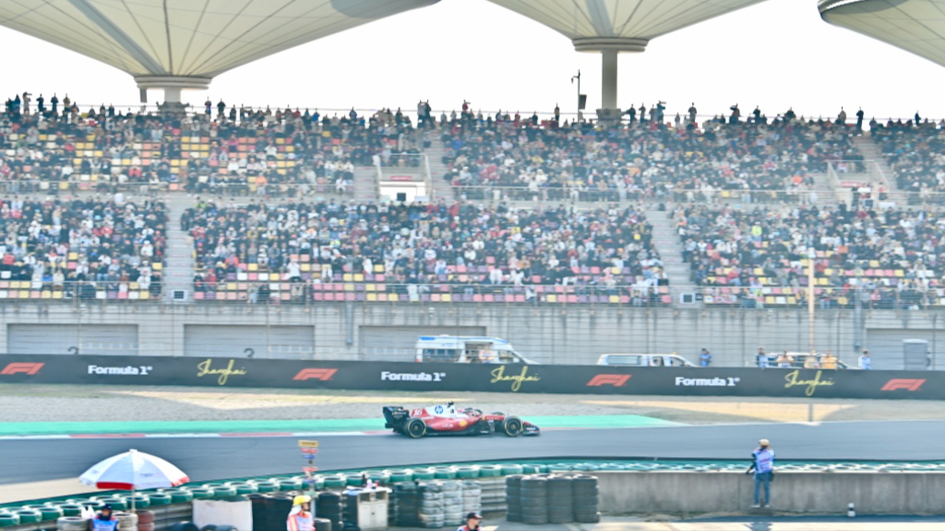 现场｜F1中国大奖赛首日，全球车迷“进站”上海嘉定