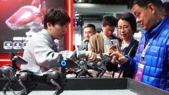 机器狗、烹饪助手……这个展会上AI无处不在