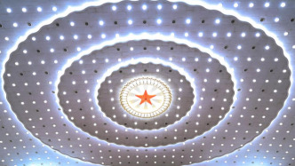 趙樂(lè)際看望參加十四屆全國(guó)人大四次會(huì)議報(bào)道的新聞工作者