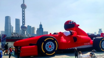 格子旗嘉年华燃动全城，爱好者游客尽享赛车魅力