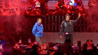 拉塞尔坦言好胜心极强，就连和朋友打扑克也要赢