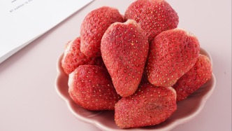 馬上評｜凍干草莓被曝鎘污染，“國標未要求”不是擋箭牌