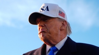 特朗普声称伊朗已被“彻底击败”