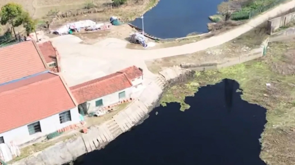 湖北孝感一地水體被指發(fā)黑發(fā)臭有刺鼻氣味，當(dāng)?shù)爻闪⒙?lián)合工作組調(diào)查核實(shí)