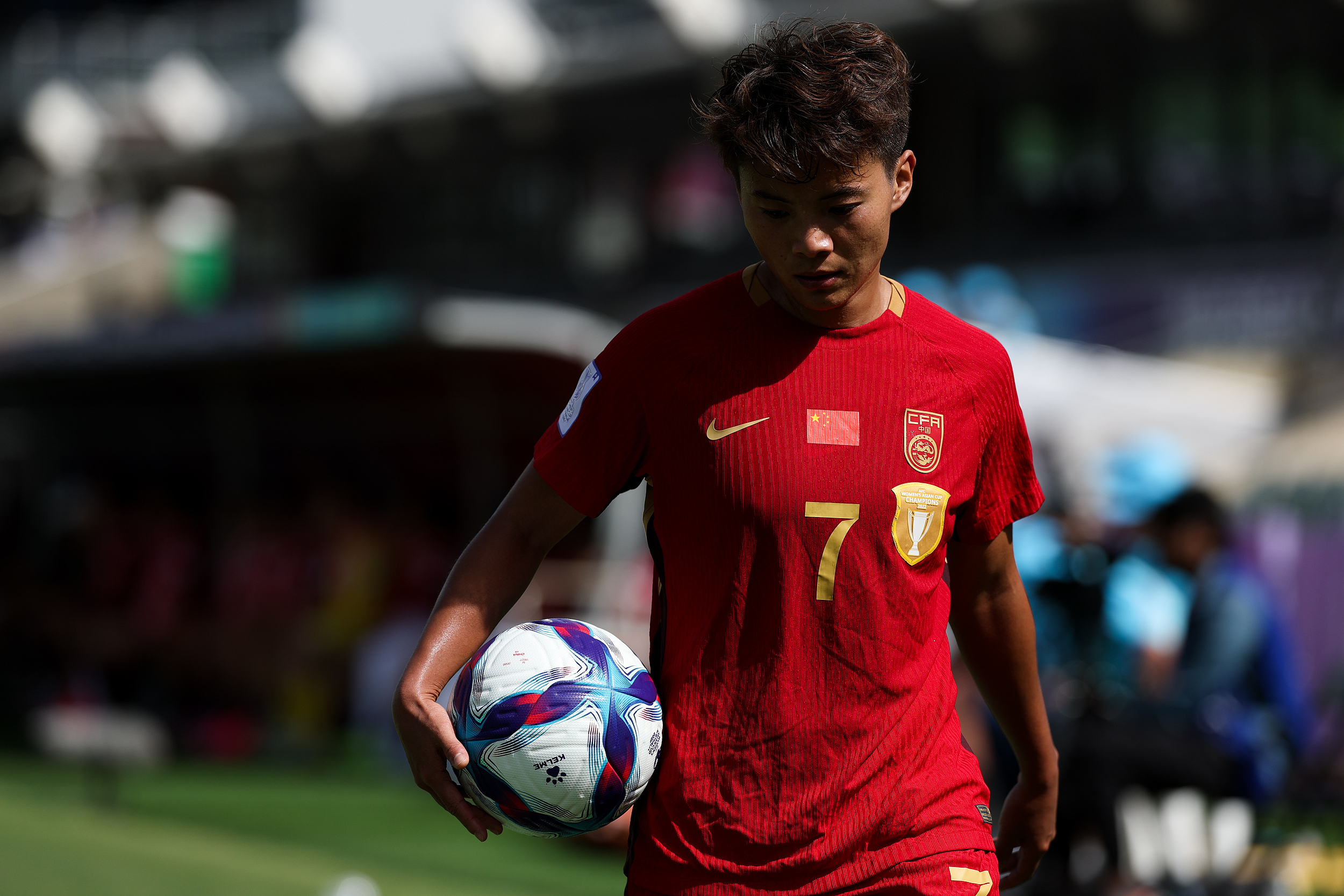 王霜蕴蓄黄牌无缘出战半决赛。